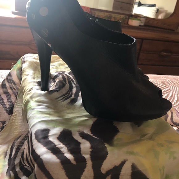 BCBG high heel booties with open toe - Picture 2 of 8